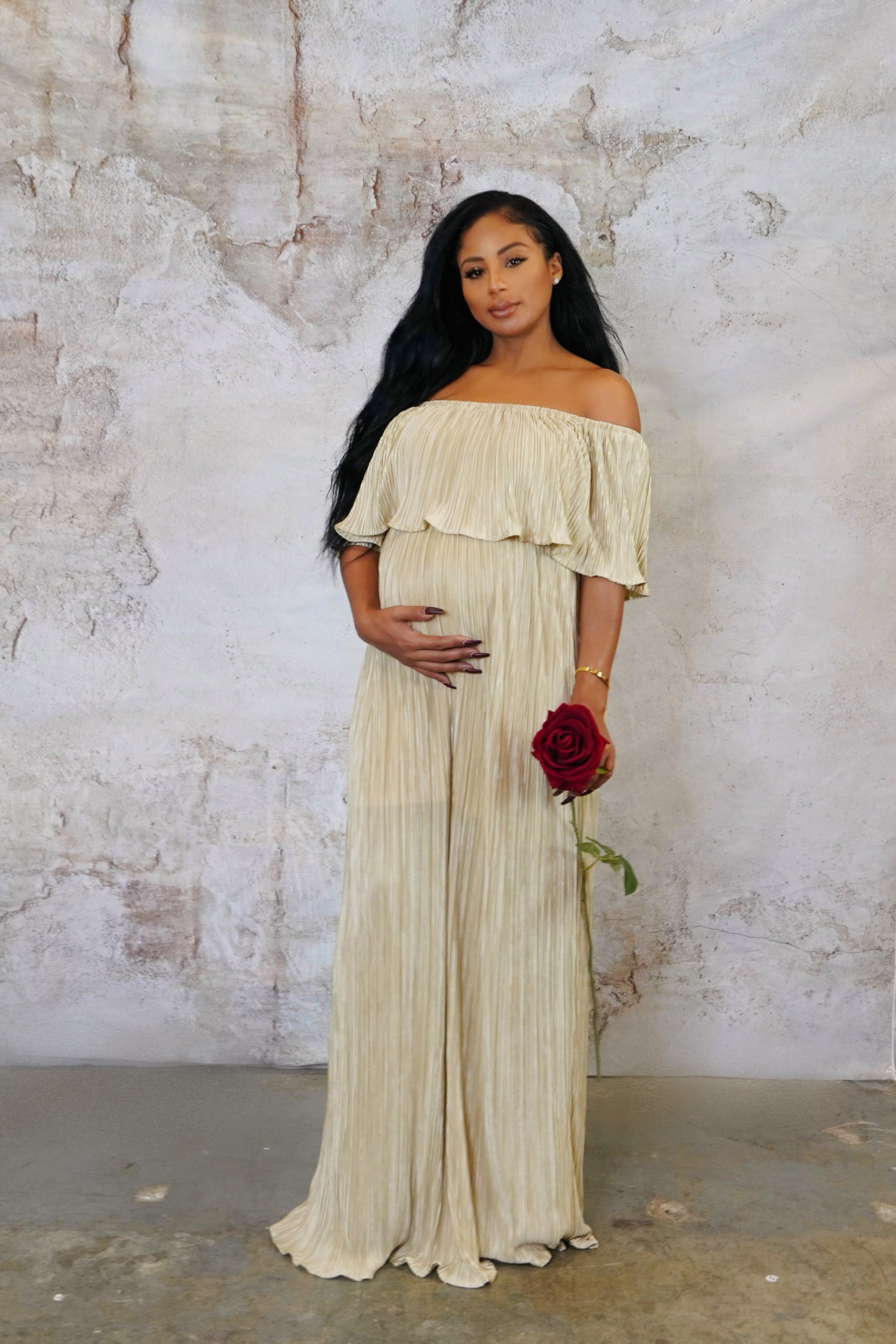 Gold pleated Metallic Maternity Maxi dress for a Pregnant Guest Chic Bump Club Gold pleated Metallic Maternity Maxi dress for a Pregnant Guest Chic Bump Club